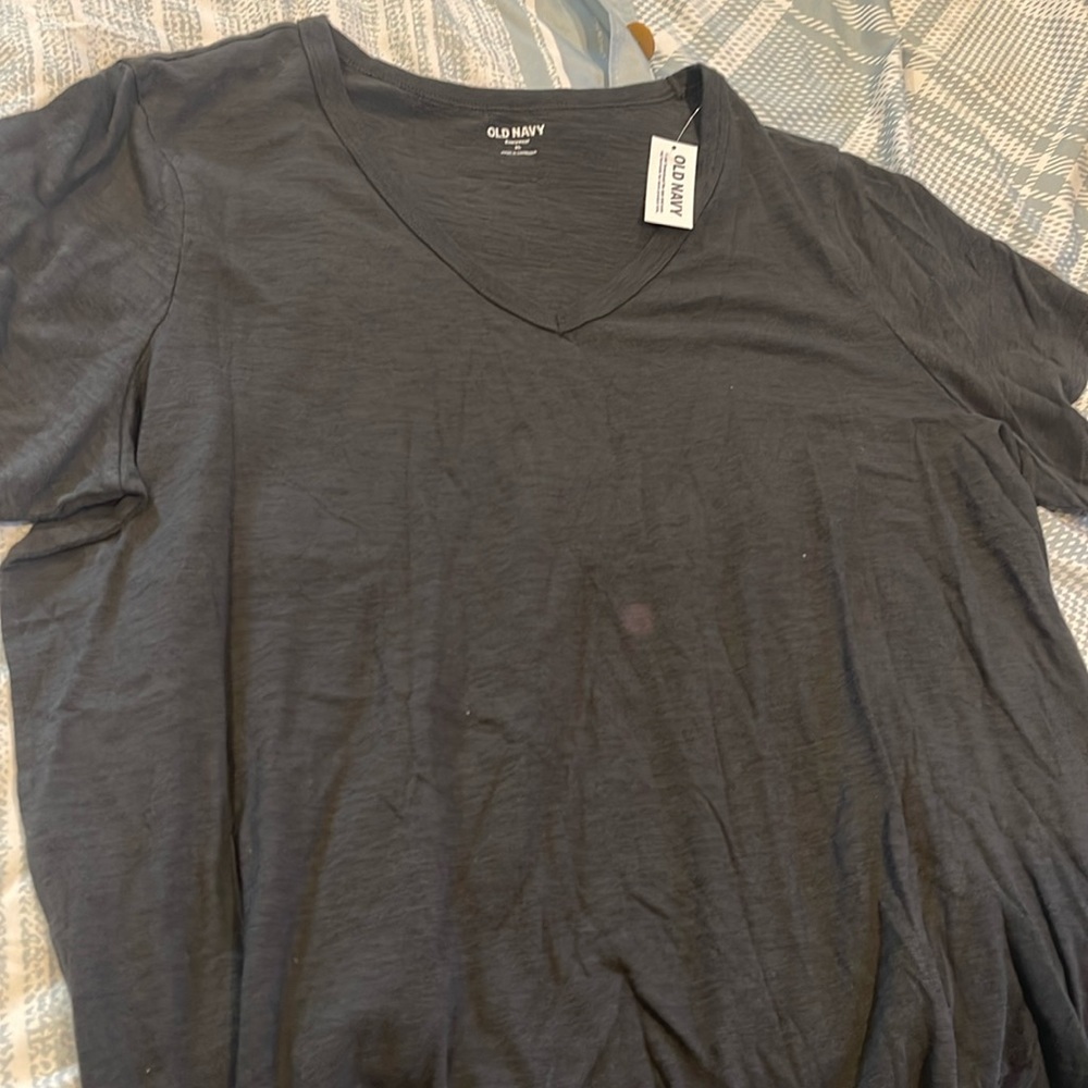 Old navy women’s V-neck XL. NWT